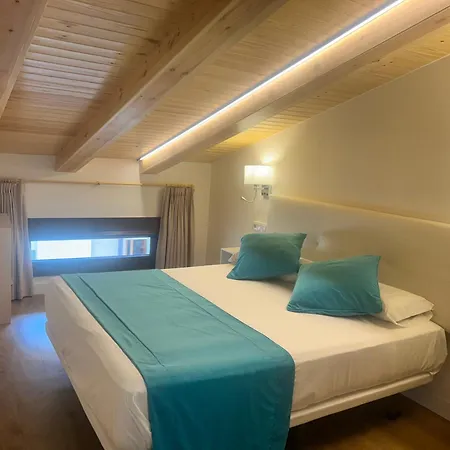 Saiola Hostal *